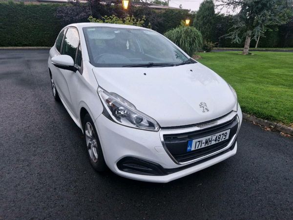 Peugeot 208 Hatchback, Petrol, 2017, White