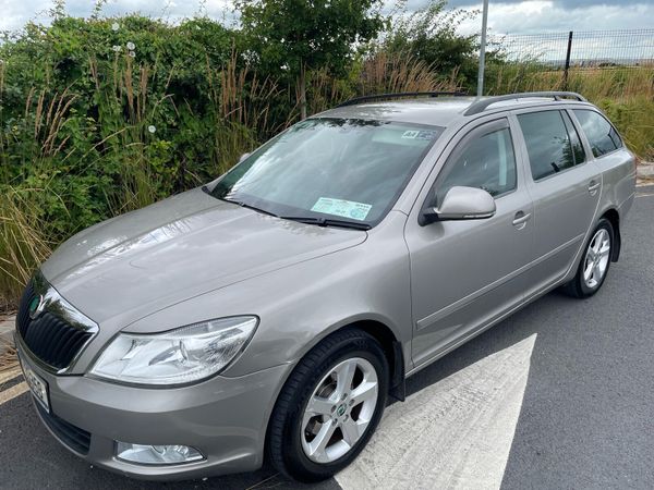 Skoda Octavia Estate, Diesel, 2011, Beige