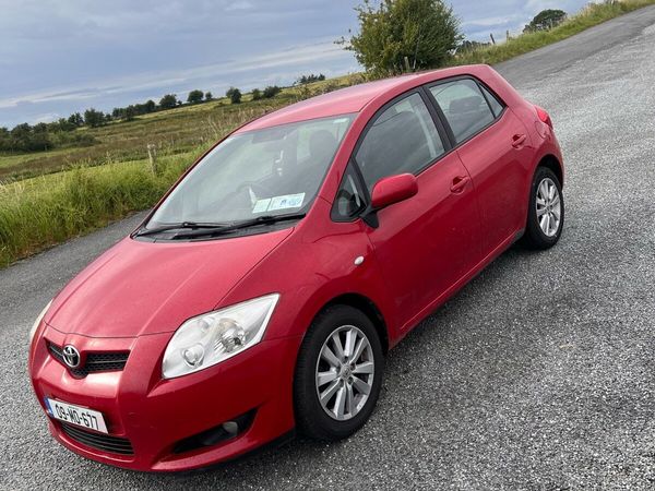 Toyota Auris Hatchback, Diesel, 2009, Red