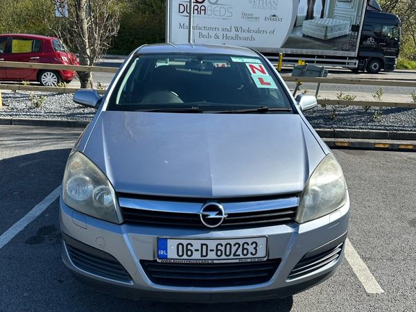 Opel Astra Hatchback, Petrol, 2006, Silver