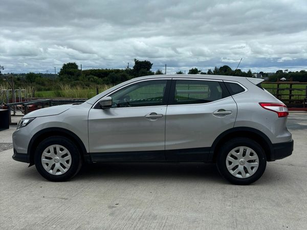Nissan Qashqai Hatchback, Diesel, 2015, Silver