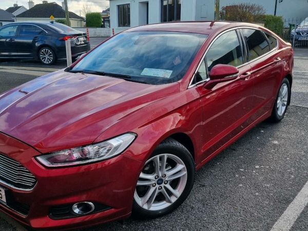 Ford Mondeo Hatchback, Diesel, 2017, Red