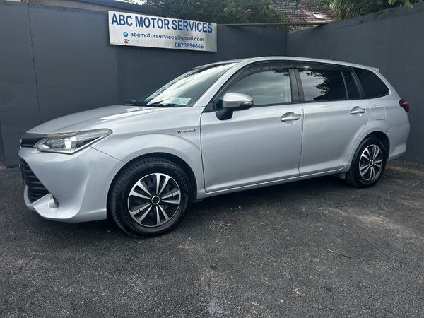 Toyota Corolla Estate, Petrol Hybrid, 2015, Silver
