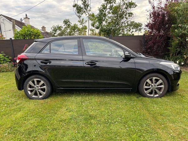 Hyundai i20 Hatchback, Diesel, 2015, Black