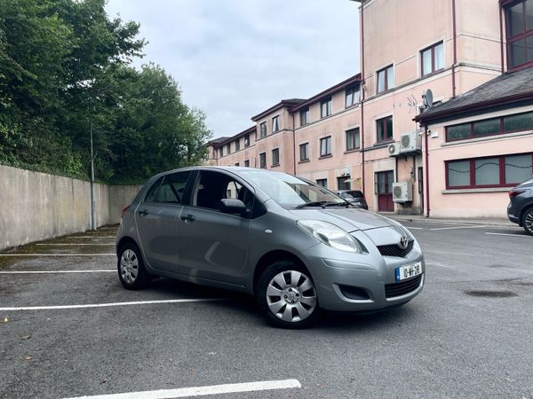 Toyota Yaris Hatchback, Petrol, 2010, Silver