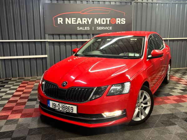 Skoda Octavia Saloon, Petrol, 2019, Red