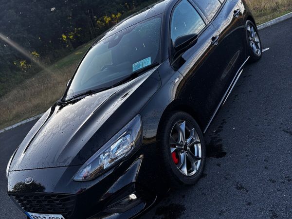 Ford Focus Hatchback, Petrol Hybrid, 2022, Black