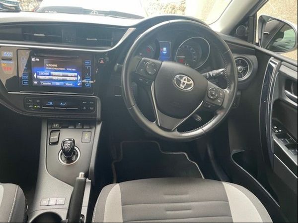 Toyota Auris Hatchback, Petrol Hybrid, 2018, Silver