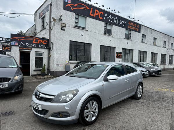 Opel Astra Hatchback, Petrol, 2010, Silver