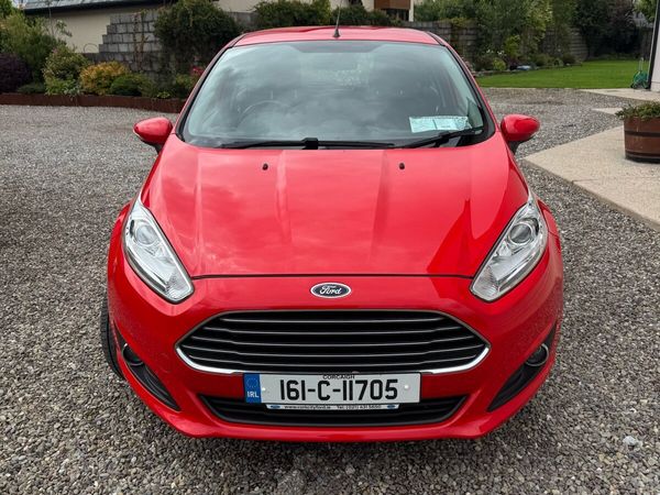 Ford Fiesta Hatchback, Petrol, 2016, Red