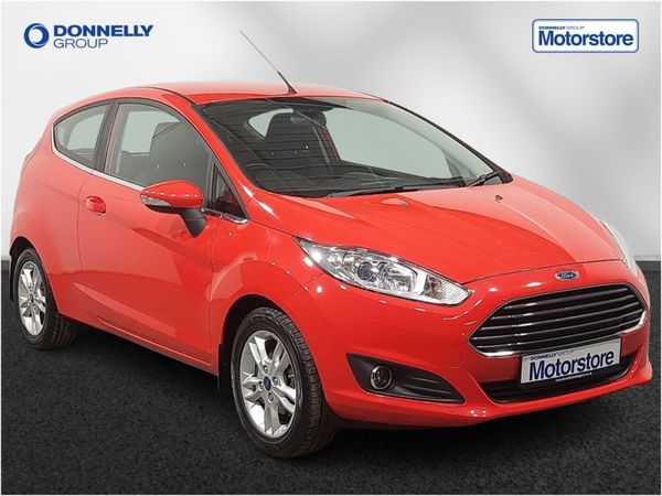 Ford Fiesta Hatchback, Petrol, 2015, Red