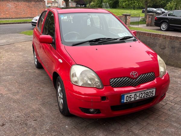 Toyota Yaris Hatchback, Petrol, 2005, Red