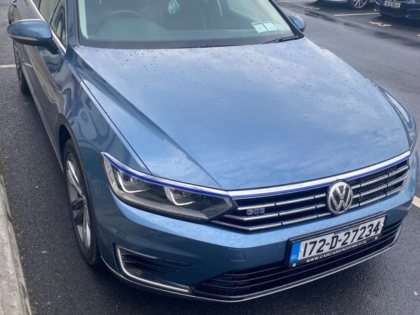 Volkswagen Passat Estate, Petrol Hybrid, 2017, Blue