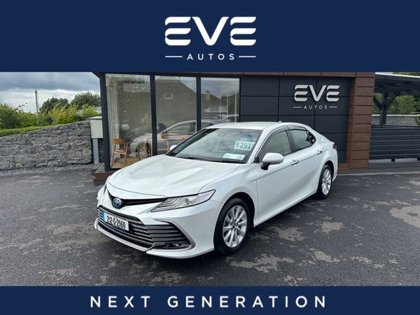 Toyota Camry Saloon, Petrol Hybrid, 2021, White