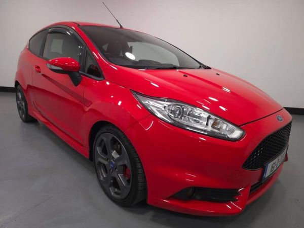 Ford Fiesta Hatchback, Petrol, 2016, Red