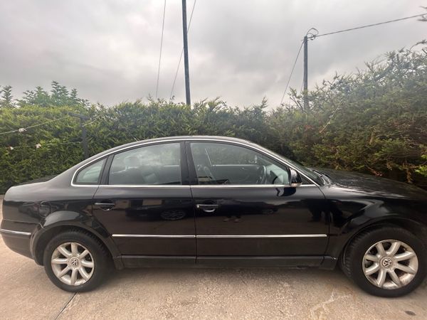 Volkswagen Passat Saloon, Diesel, 2004, Black