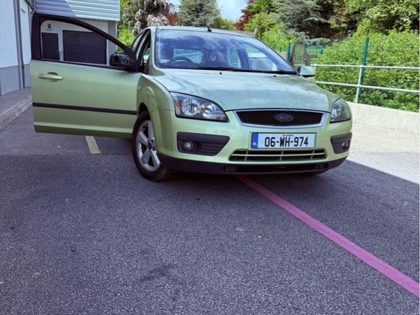Ford Focus Hatchback, Petrol, 2006, Green