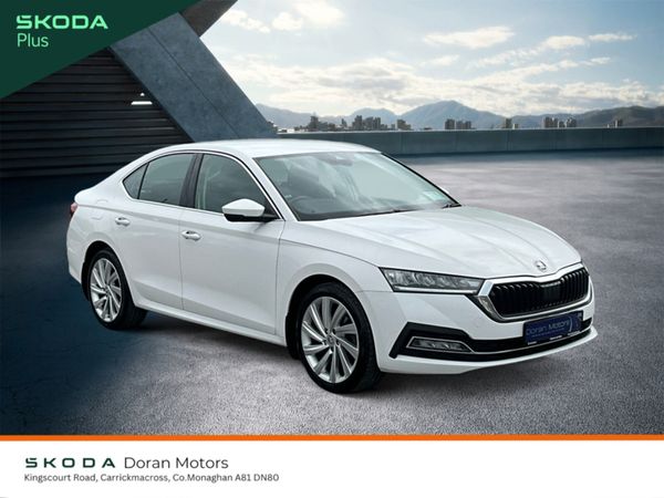 Skoda Octavia Hatchback, Petrol, 2021, White