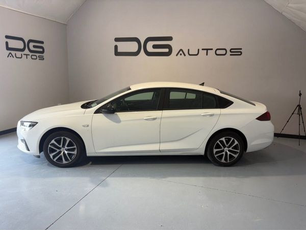 Opel Insignia Hatchback, Diesel, 2021, White