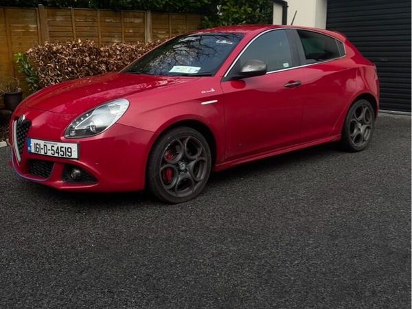 Alfa Romeo Giulietta Hatchback, Diesel, 2016, Red