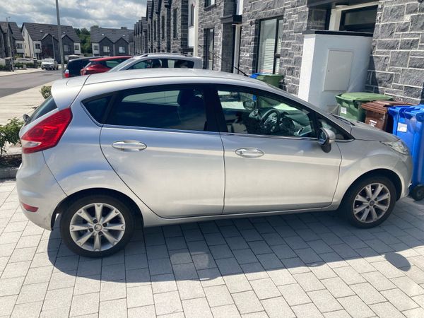 Ford Fiesta Hatchback, Petrol, 2010, Silver