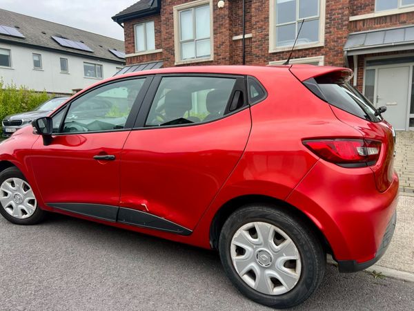 Renault Clio Hatchback, Petrol, 2013, Red