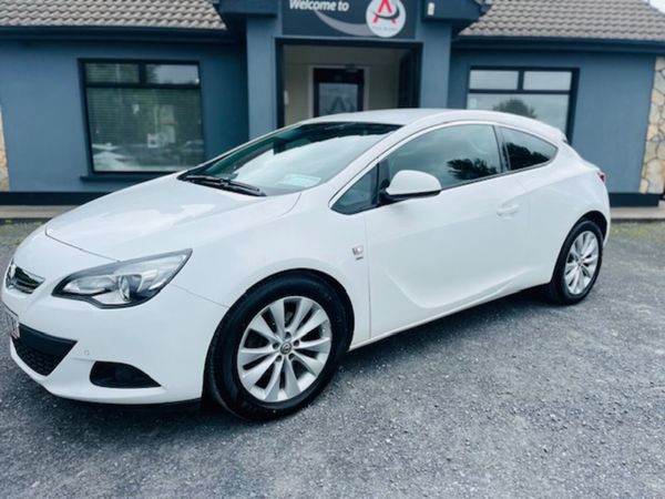 Vauxhall Astra Coupe, Diesel, 2016, White