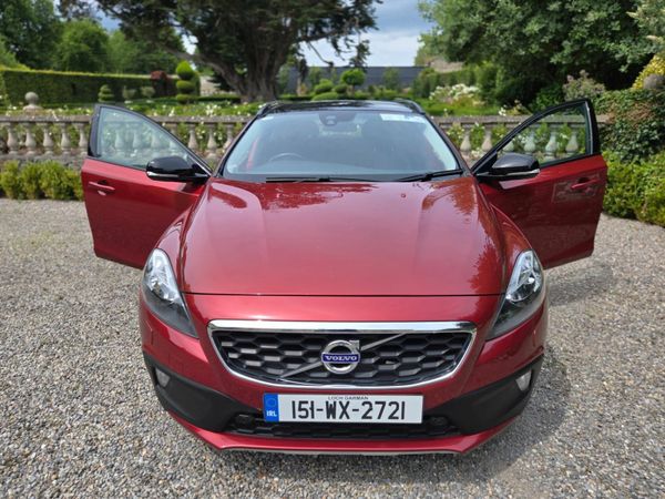 Volvo V40 Hatchback, Diesel, 2015, Red