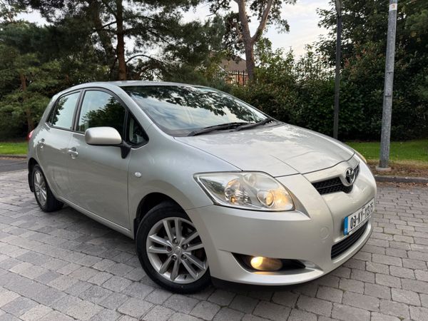 Toyota Auris Hatchback, Petrol, 2009, Silver