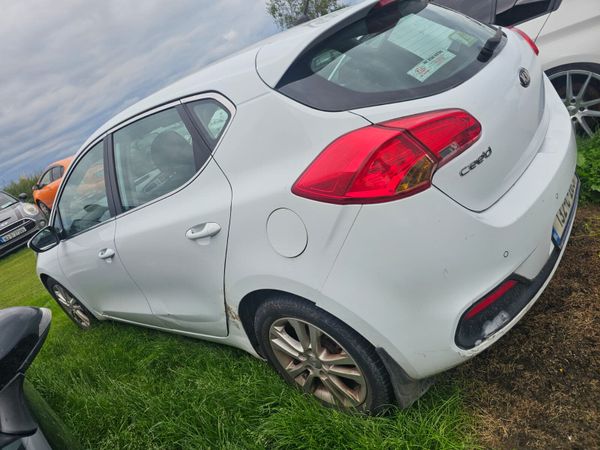 Kia Ceed Hatchback, Diesel, 2013, White