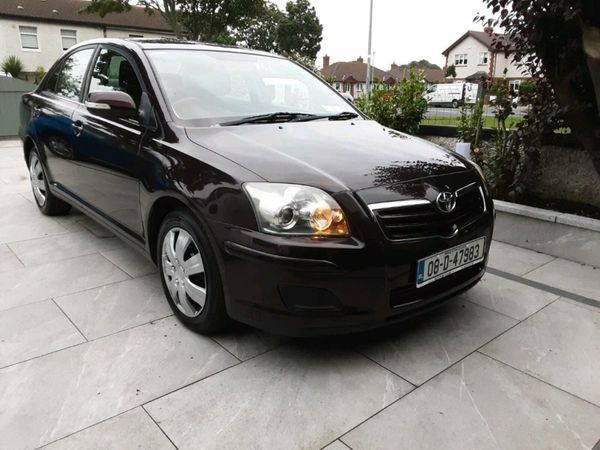 Toyota Avensis Saloon, Petrol, 2008, Red