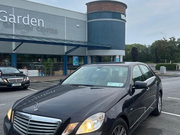 Mercedes-Benz E-Class Saloon, Diesel, 2010, Blue