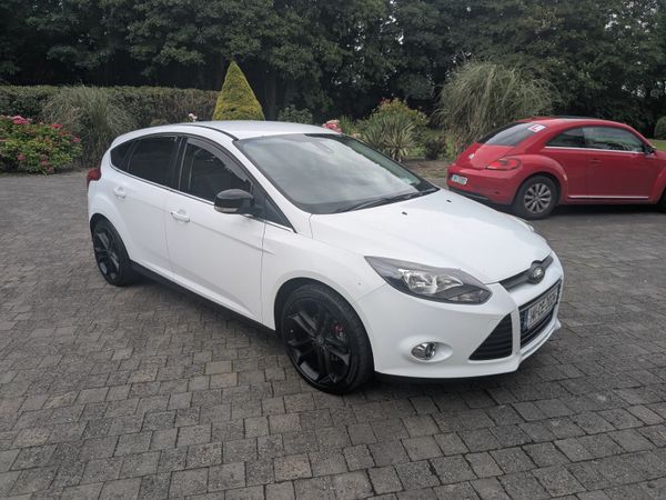 Ford Focus Hatchback, Petrol, 2014, White