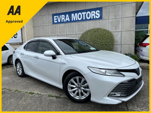 Toyota Camry Saloon, Petrol Hybrid, 2018, White
