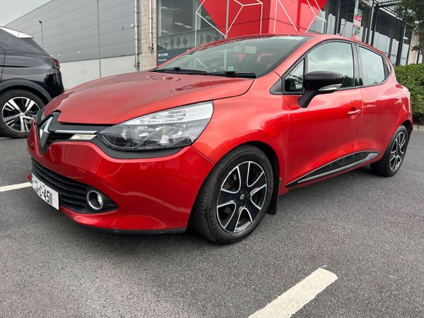 Renault Clio Hatchback, Petrol, 2013, Red