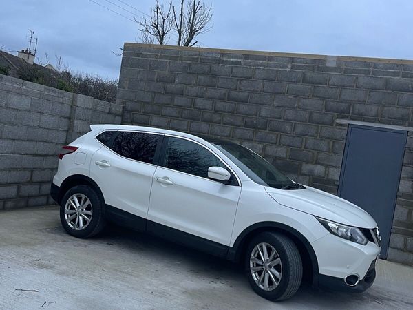Nissan Qashqai Hatchback, Petrol, 2014, White