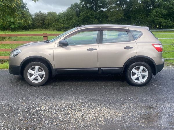 Nissan Qashqai Hatchback, Petrol, 2011, Brown