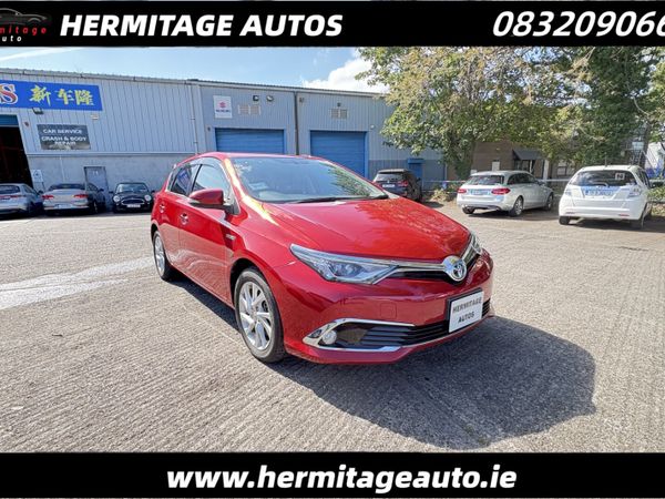 Toyota Auris Hatchback, Petrol Hybrid, 2016, Red
