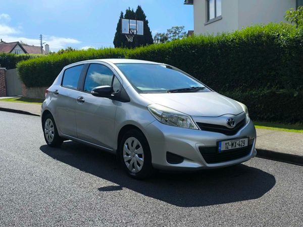 Toyota Yaris Hatchback, Petrol, 2012, Silver