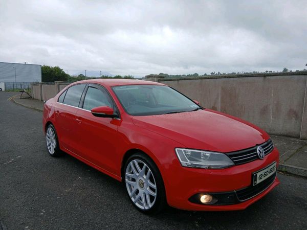 Volkswagen Jetta Saloon, Diesel, 2012, Red