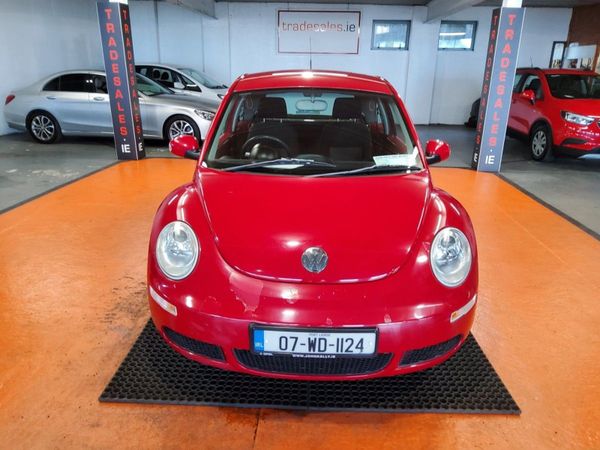 Volkswagen Beetle Hatchback, Petrol, 2007, Red