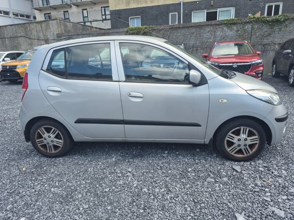 Hyundai i10 Hatchback, Petrol, 2009, Silver