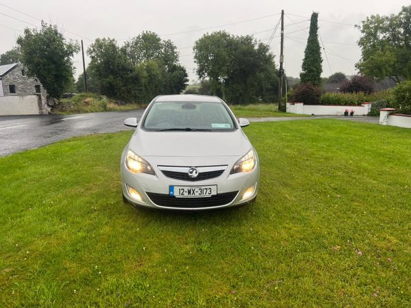Vauxhall Astra Hatchback, Diesel, 2012, Silver