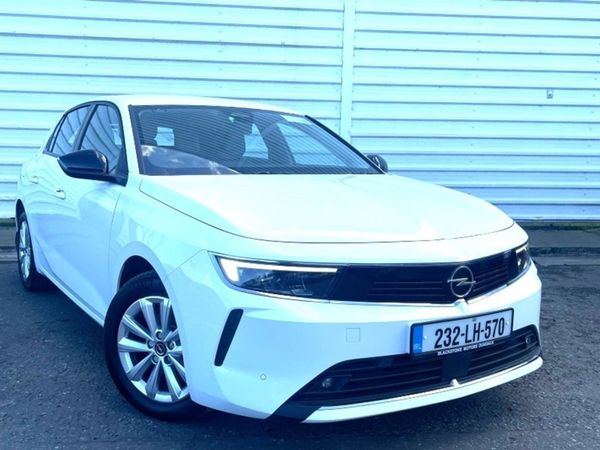 Opel Astra Hatchback, Petrol, 2023, White
