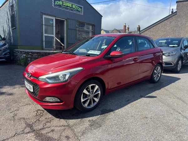 Hyundai i20 Hatchback, Petrol, 2015, Red