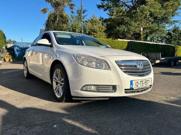 Vauxhall Insignia Hatchback, Diesel, 2012, White
