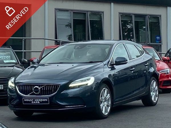 Volvo V40 Hatchback, Petrol, 2020, Blue