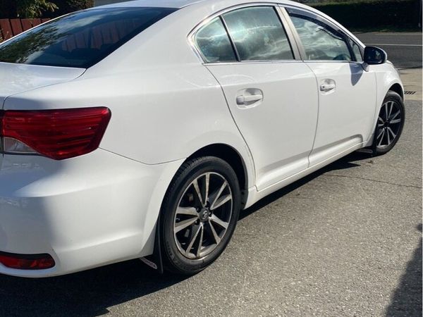 Toyota Avensis Saloon, Diesel, 2015, White