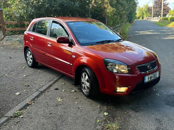 Kia Rio Hatchback, Petrol, 2011, Red