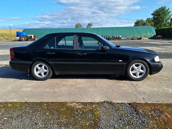 Mercedes-Benz C-Class Saloon, Diesel, 1997, Black